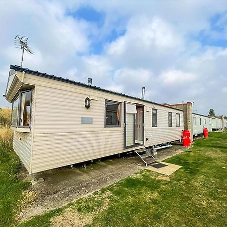 Lovely 6 Berth Caravan At Naze Marine Holiday Park In Essex Ref 17275C Walton-on-the-Naze Dış mekan fotoğraf